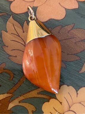 Rare Vintage Mid Century Baltic Amber Butterscotch Beehive Amber GP Pendant